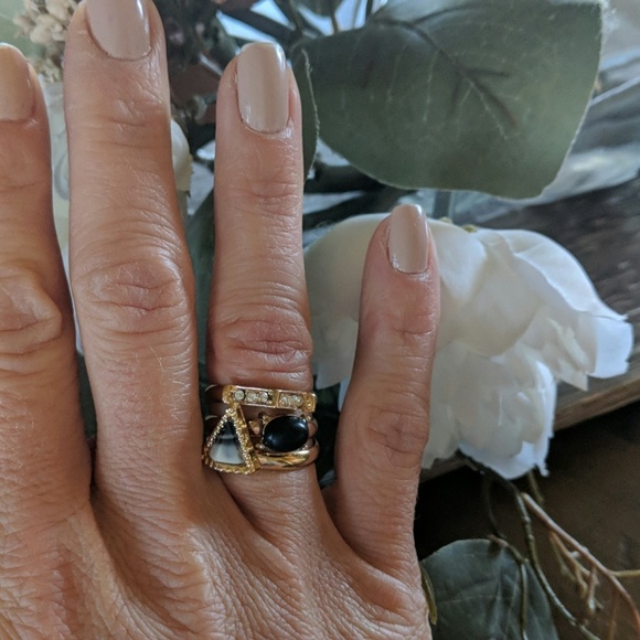 NWOT Black and Gold Tone Ring Set - Picture 3 of 4
